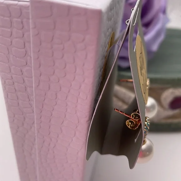 White Pearl with turquoise Diamonds Golden Plated in 18K Gold Earring Butterfly - Picture 3 of 8